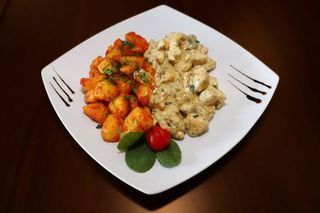 Piept de pui mediteranean cu cartofi englezesti