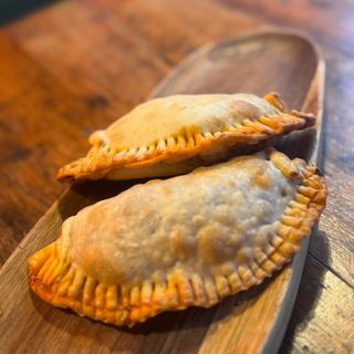Empanada de “Entraña al Malbec”