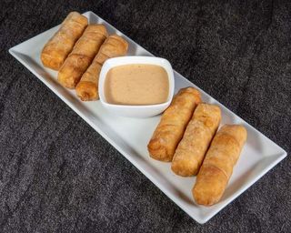 RACIONDE TEQUEÑOS AHUMADOS Y TOMATES SECOS