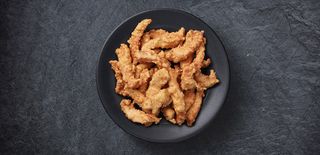 Piletina u susamu i belom luku