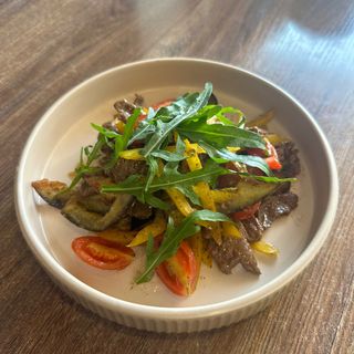 Теплый салат с телятиной 