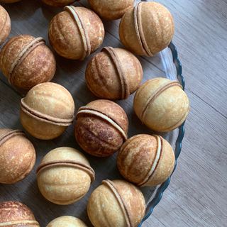 Горішок зі згущонкою 