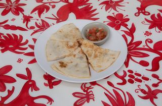 big quesadilla de cochinita