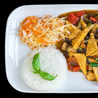 Tofu z warzywami w sosie sojowym 