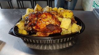 Pollo scucchiato con patate al forno