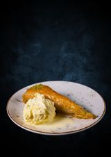 Baklava sa pistacijom i kuglom vanilije