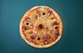 Pizza sa pršutom 32cm