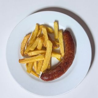 Butifarra de payés con patatas fritas