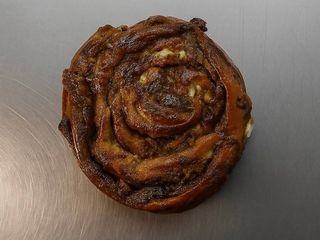 Булочка з халвою