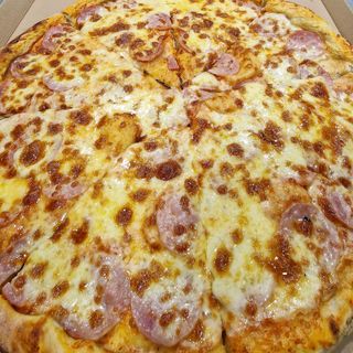 Пица с шунка 50см. 1.8кг + 2бр Кока Кола кен