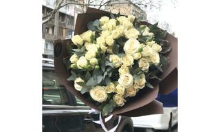 თეთრი სპრეი ვარდები