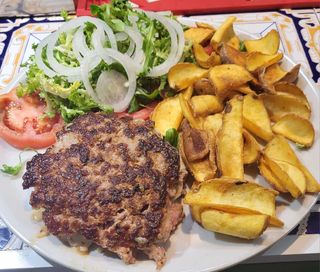 Plato De Hamburguesa De Ternera Rellena