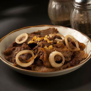 Bistec Tagalog de ternera (Beefsteak Tagalog)