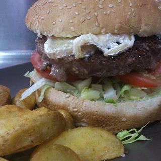 Hamburguesa Miel Y Mostaza Con Patatas Gajo