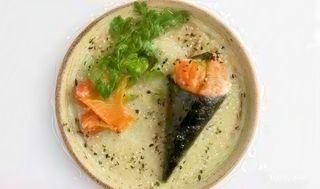 107. Temaki De Salmón (1 Pza.)