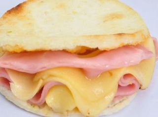 Arepa Jamon y queso