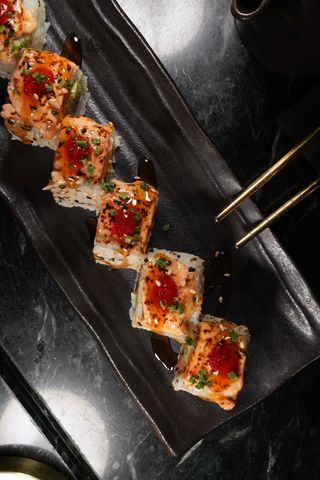 Uramaki De Salmón A La Llama (8 Uds.)