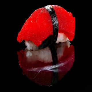 Суши с тунцом