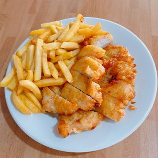 23. Pechuga de Pollo Frita con Patatas