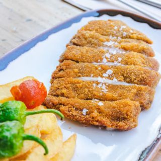 Cachopin De Ternera Con Jamón, Queso Suave Y Patatitas Fritas