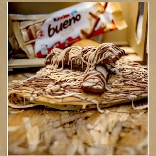 Палачинка с кафяв шоколад, банан и бисквити