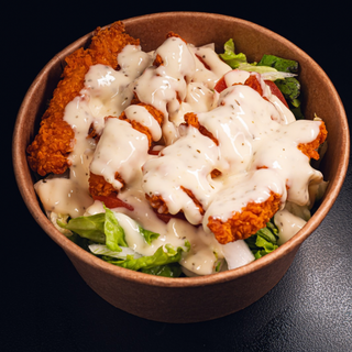 Ensalada César  y pollo rebozado