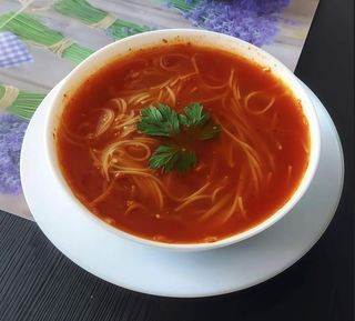 Pomidorowa z makaronem / ryżem