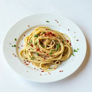 Spaghete aglio olio e peperoncino