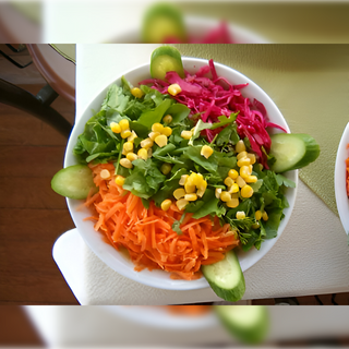 Sałatka sezonowa (Wegańska)