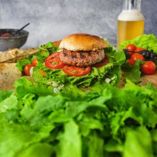 Zalogaj punjena pljeskavica 300 gr u lepinji