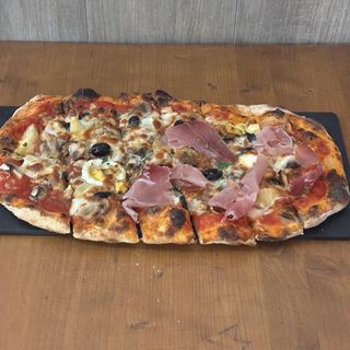 Pinsa romana rossa capricciosa