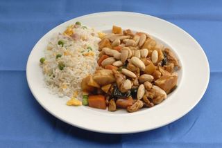 Frango com Amêndoas e Arroz