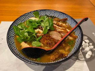 R8S.Ramen De Soja Con Pato Laqueado