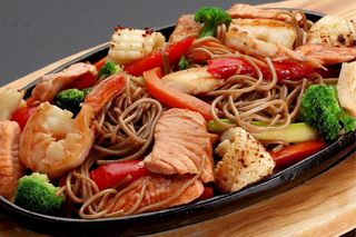 Yaki Soba cu fructe de mare