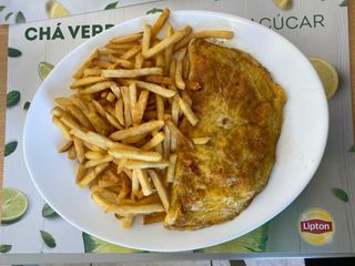 Omelete mista com salada