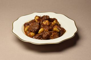 Juneći gulaš sa njokama