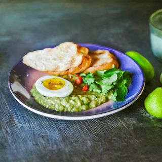 Гуакамоле з м'яким яйцем (140г)