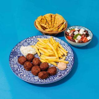 piatto di Keftedakia di pollo