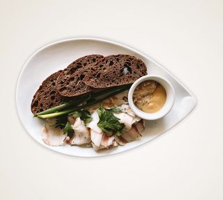 Сало з димком та соусом з хрону та гірчиці (180г)