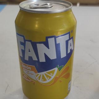 Fanta Limón lata 330ml.