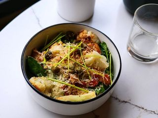 Салат з куркою та цвітною капустою (230g)