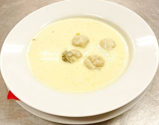 Zupa serowo - porowa z klopsikami