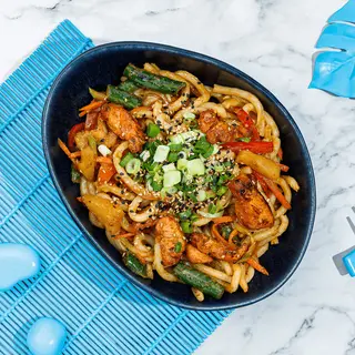 Wok udon cu pui in sos Tom Yum