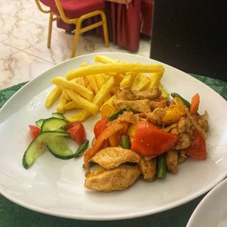 Куриное филе с овощами на жаровне в соусе терияки