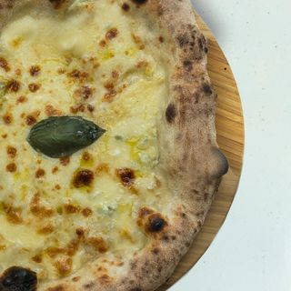 Pizza Quattro Formaggi Con Gorgonzola E Tocco Di Miele (30 Cm.)