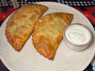 Чебуреки з куркою та сиром