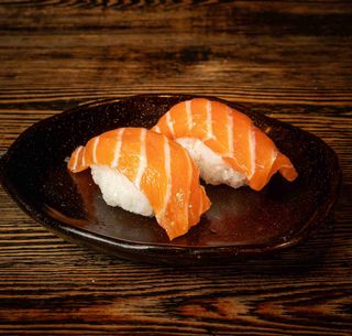 Nigiri de salmón