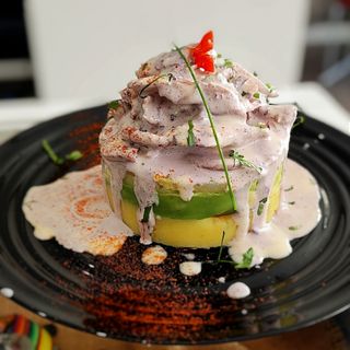 Causa limenha de polvo al olivo