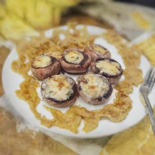 Запечени гъби със синьо сирене (300г)