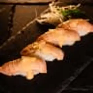 Nigiri De Salmón Flambeado (4 Uds.)